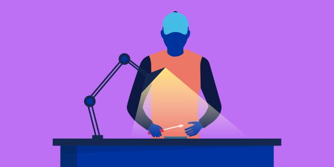 Tekniker, der reparerer en enhed p&aring; et reparationscenter